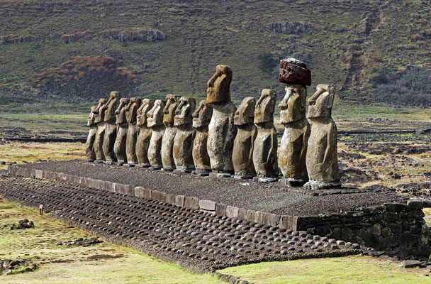 3c-Easter-Island-moai_PD-400