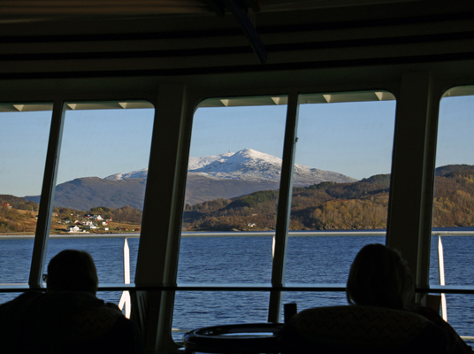 During our autumn aurora tours, the scenery is magnificent along the Norwegian coast. (Photo by Paul Deans/TQ)