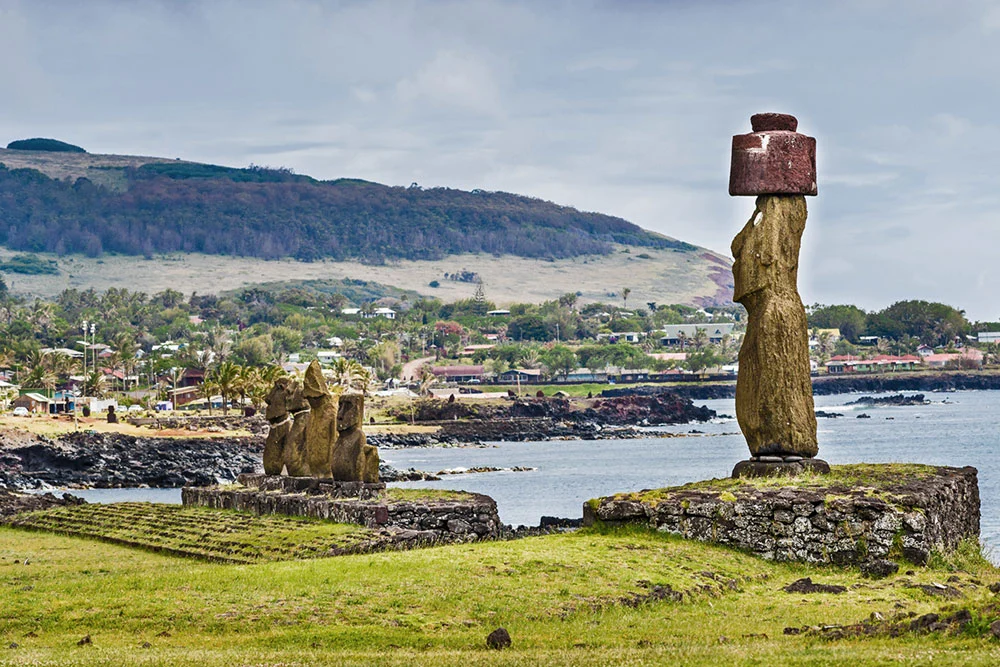 Tahai & Hanga Roa credit miralex iStock