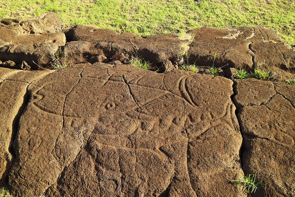 Papa Vaka petroglyphs credit lovelypeace